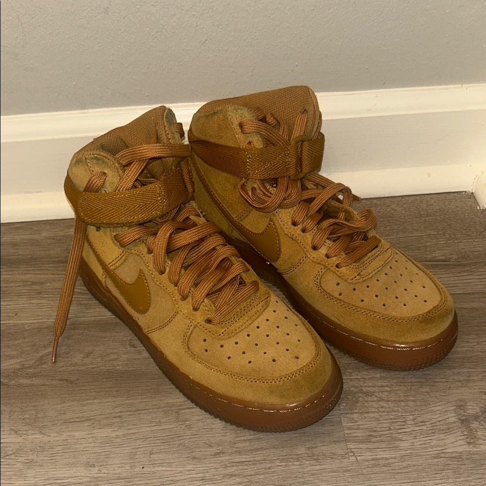 Nike Nike Air Force 1 High LV8
Wheat (2018) (GS) size 6